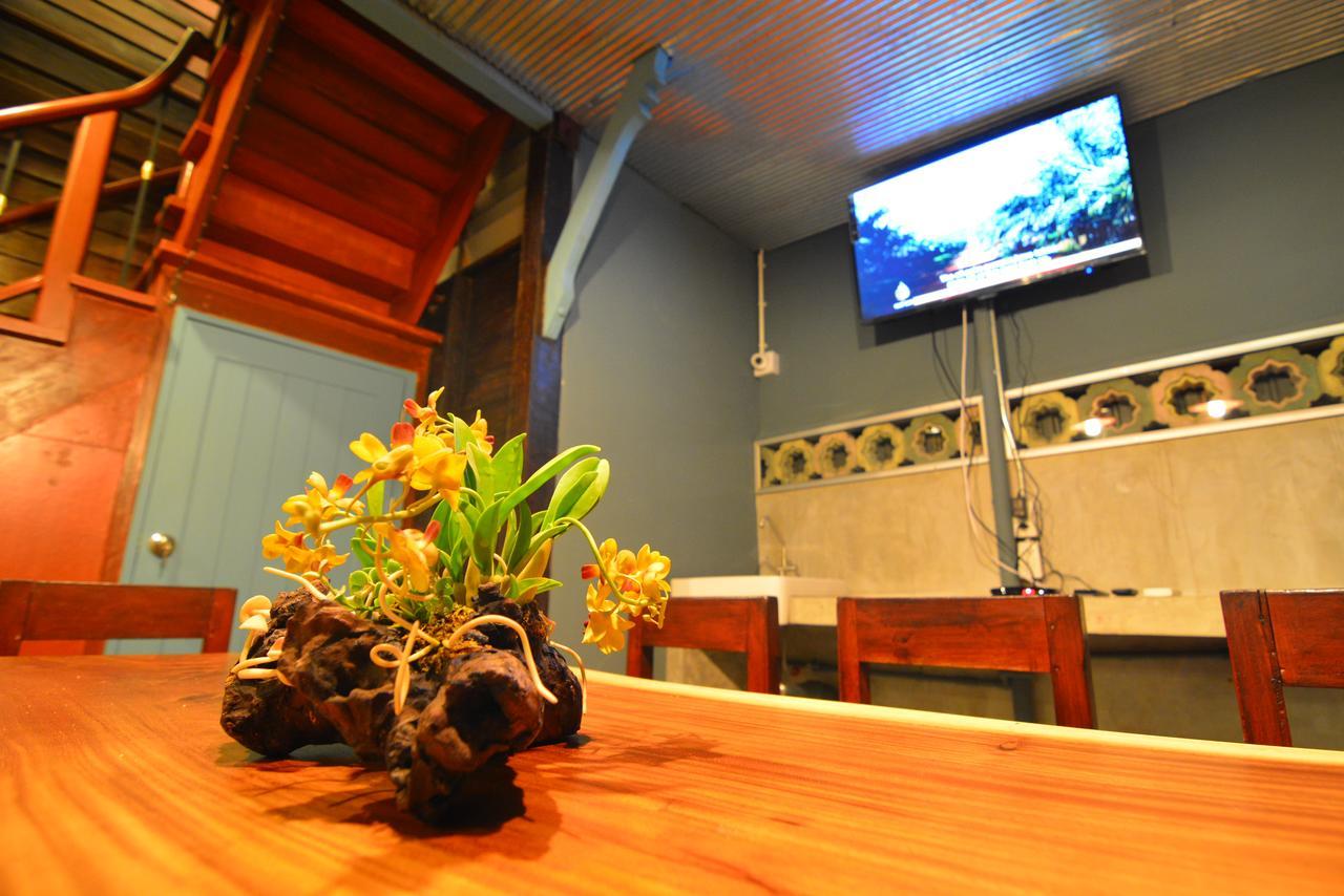 La Moon Hostel Bangkok Eksteriør billede